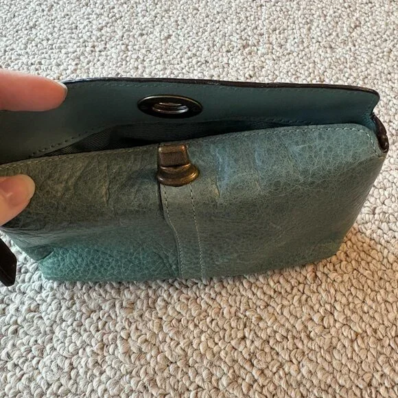 Coach Chelsea Turnlock Wristlet – Rare Mineral Leather – Classic Preppy Style
